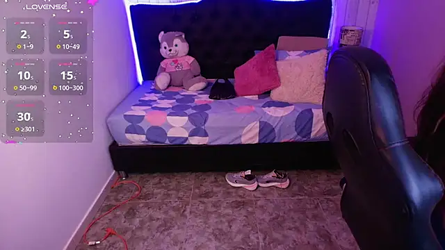 julieth love  online show from 11.17.25