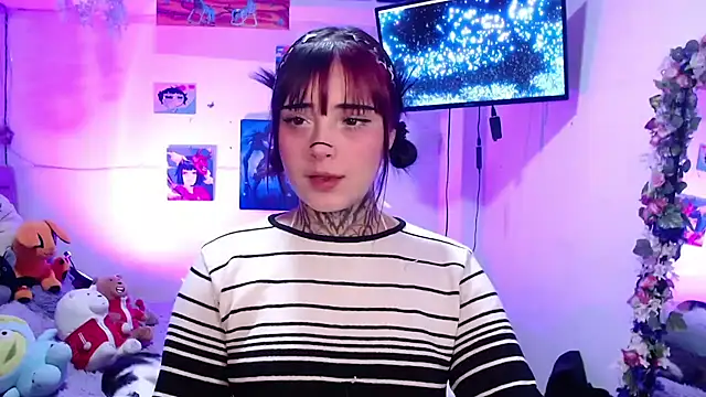 Snapshot of mia_catt05 chatting on 07.18.26 mia catt05 online show from 07.18.26
