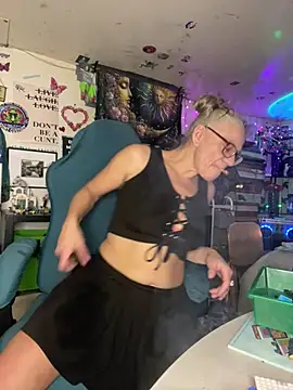 TrenaAnne online show from 02.27.25