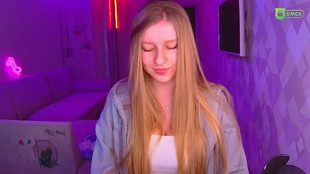 AmaliaQueen online show from 12.18.24