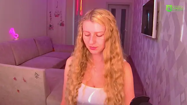 AmaliaQueen online show from 10.26.25