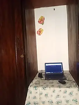 The-Peach-Flexer online show from 10.28.25