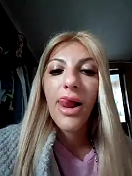 Snapshot of RileyLanna chatting on 06.18.26 RileyLanna online show from 06.18.26