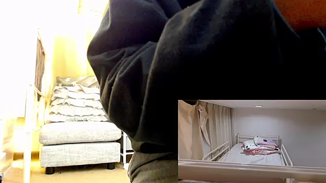 Snapshot of POCARI_SWEAT chatting on 12.02.24 POCARI SWEAT online show from 12.02.24