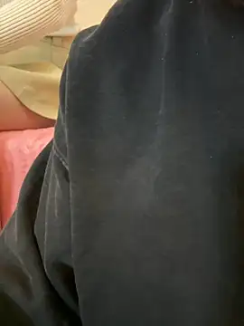 Snapshot of POCARI_SWEAT chatting on 11.09.25 POCARI SWEAT online show from 11.09.25