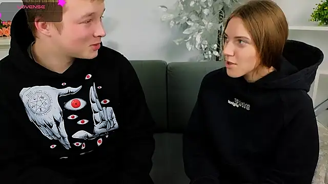 Snapshot of _Olli__Stiw_ chatting on 11.27.25 Olli Stiw online show from 11.27.25