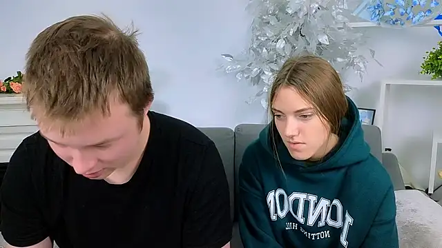 Snapshot of _Olli__Stiw_ chatting on 11.30.25 Olli Stiw online show from 11.30.25