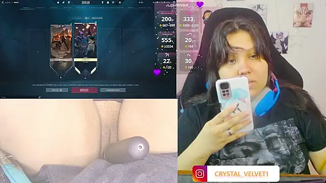 Snapshot of crystal7u7 chatting on 10.28.25 crystal7u7 online show from 10.28.25