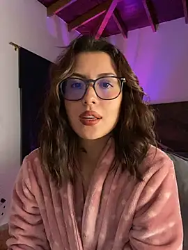 Snapshot of EmaSaenz chatting on 02.01.25 EmaSaenz online show from 02.01.25