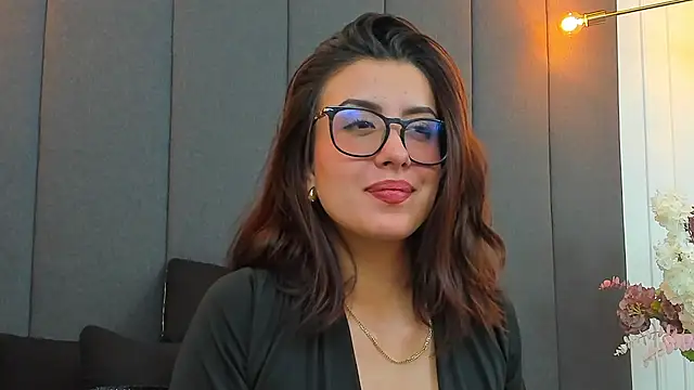 Snapshot of EmaSaenz chatting on 02.12.25 EmaSaenz online show from 02.12.25