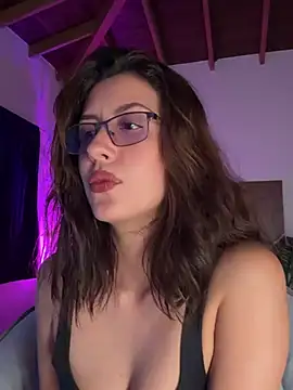 Snapshot of EmaSaenz chatting on 02.26.25 EmaSaenz online show from 02.26.25