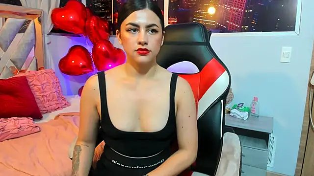 Snapshot of Kendall_Sophy chatting on 02.13.25 Kendall Sophy online show from 02.13.25