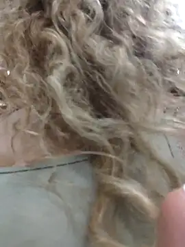 Snapshot of Sara_smiiith211 chatting on 10.14.25 Sara smiiith211 online show from 10.14.25