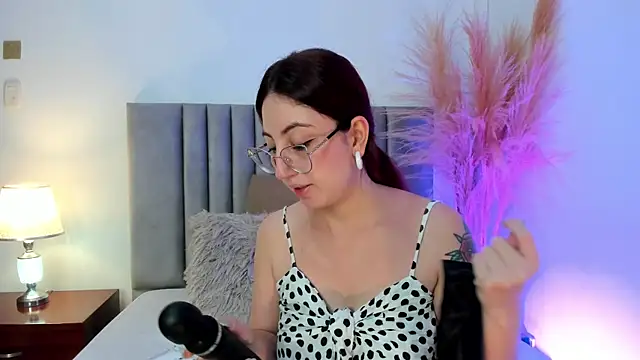 Snapshot of Emilywatsonn chatting on 02.10.25 Emilywatsonn online show from 02.10.25