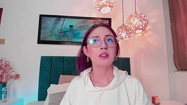 Snapshot of Emilywatsonn chatting on 09.11.25 Emilywatsonn online show from 09.11.25