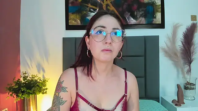 Snapshot of Emilywatsonn chatting on 09.16.25 Emilywatsonn online show from 09.16.25