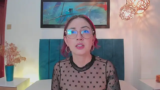 Snapshot of Emilywatsonn chatting on 09.26.25 Emilywatsonn online show from 09.26.25