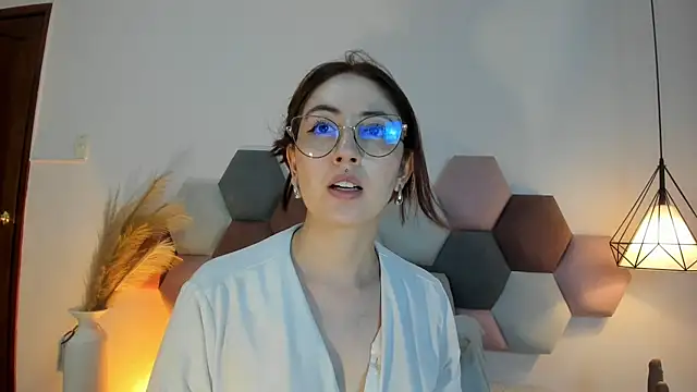 Snapshot of Emilywatsonn chatting on 10.25.25 Emilywatsonn online show from 10.25.25