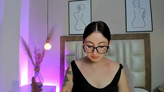 Emilywatsonn online show from 02.03.26