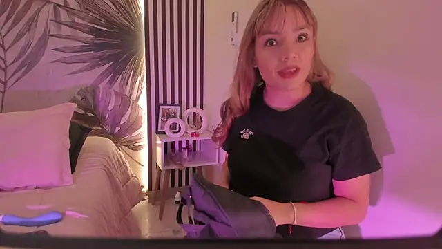 Samaantha-White online show from 04.08.26