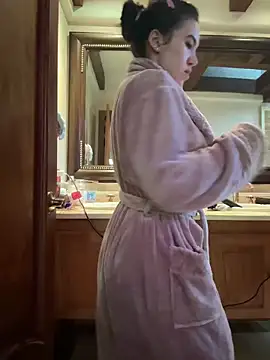 Amelia Rouse online show from 01.15.25