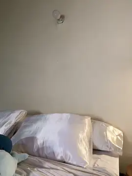 Amelia Rouse online show from 10.18.25