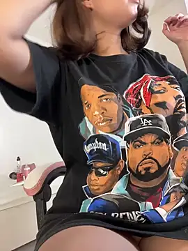 Snapshot of Lia_sex69 chatting on 02.18.25 Lia sex69 online show from 02.18.25