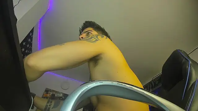 Snapshot of charlie_hotxxx chatting on 01.06.25 charlie hotxxx online show from 01.06.25