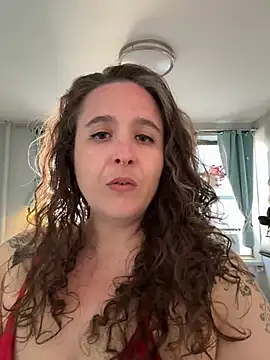 Snapshot of sylviahhh chatting on 06.19.26 sylviahhh online show from 06.19.26
