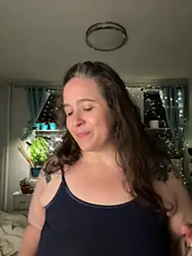 Snapshot of sylviahhh chatting on 07.14.26 sylviahhh online show from 07.14.26