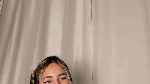 Snapshot of _Emma_Valka chatting on 12.24.24 Emma Valka online show from 12.24.24