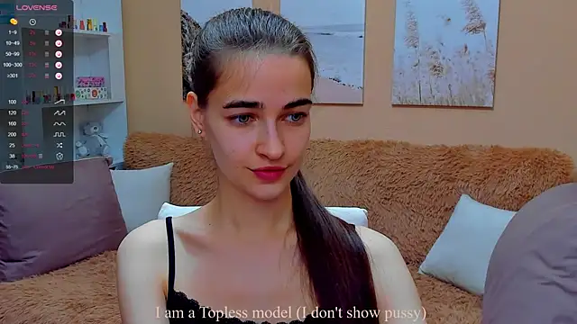 Snapshot of AstoriyaNight chatting on 02.28.25 AstoriyaNight online show from 02.28.25