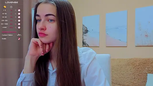 Snapshot of AstoriyaNight chatting on 10.16.25 AstoriyaNight online show from 10.16.25