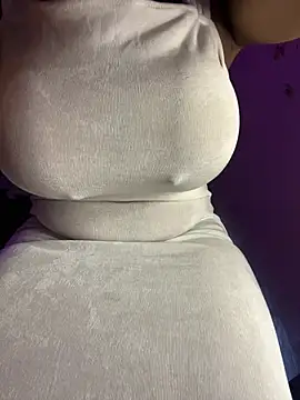 Snapshot of Cherrytowild chatting on 02.08.26 Cherrytowild online show from 02.08.26