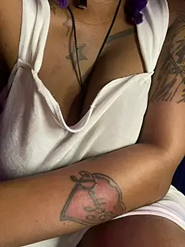 Snapshot of Cherrytowild chatting on 02.12.26 Cherrytowild online show from 02.12.26