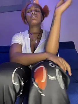 Snapshot of Cherrytowild chatting on 03.19.26 Cherrytowild online show from 03.19.26