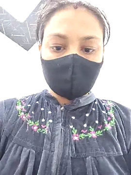 Snapshot of Aaradhya chatting on 06.17.26 Aaradhya online show from 06.17.26