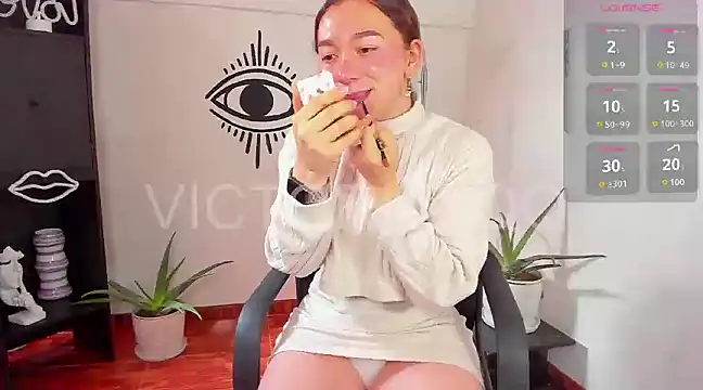Snapshot of victoria_qq chatting on 12.04.24 victoria qq online show from 12.04.24