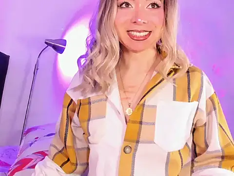 Snapshot of victoria_qq chatting on 11.28.25 victoria qq online show from 11.28.25