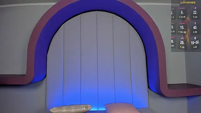 lexiethompson  online show from 09.13.25