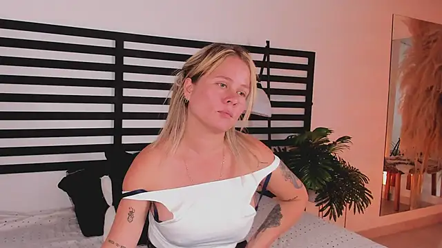 stefanny ruiz  online show from 01.21.25