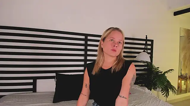 stefanny ruiz  online show from 01.23.25