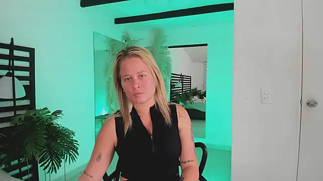 stefanny ruiz  online show from 01.28.25