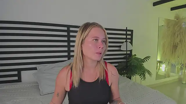 stefanny ruiz  online show from 01.30.25