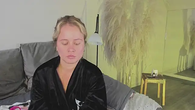 stefanny ruiz  online show from 02.24.25