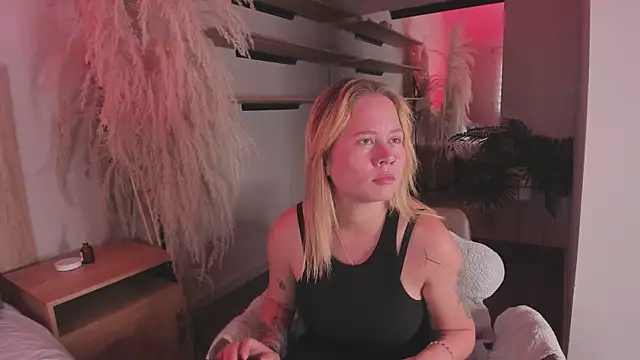 stefanny ruiz  online show from 03.06.25