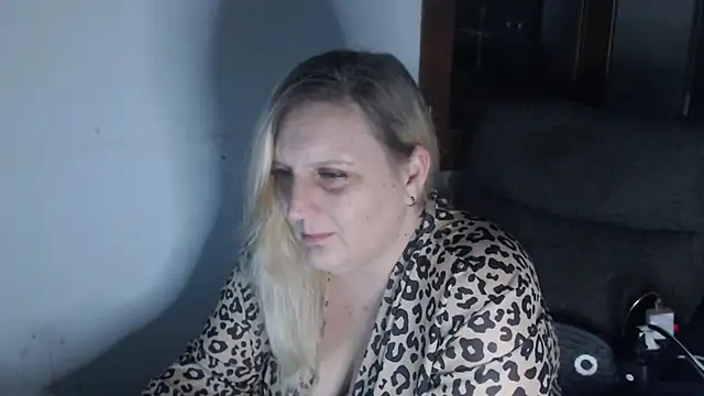 BecciDeluxe online show from 03.15.25