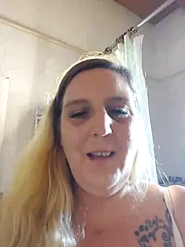 BecciDeluxe online show from 10.08.25