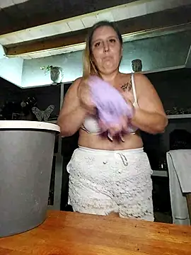 BecciDeluxe online show from 10.09.25