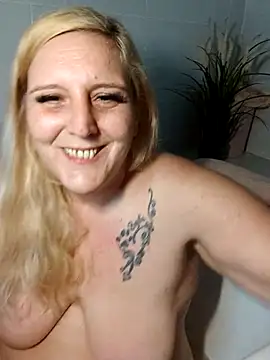 BecciDeluxe online show from 01.08.26